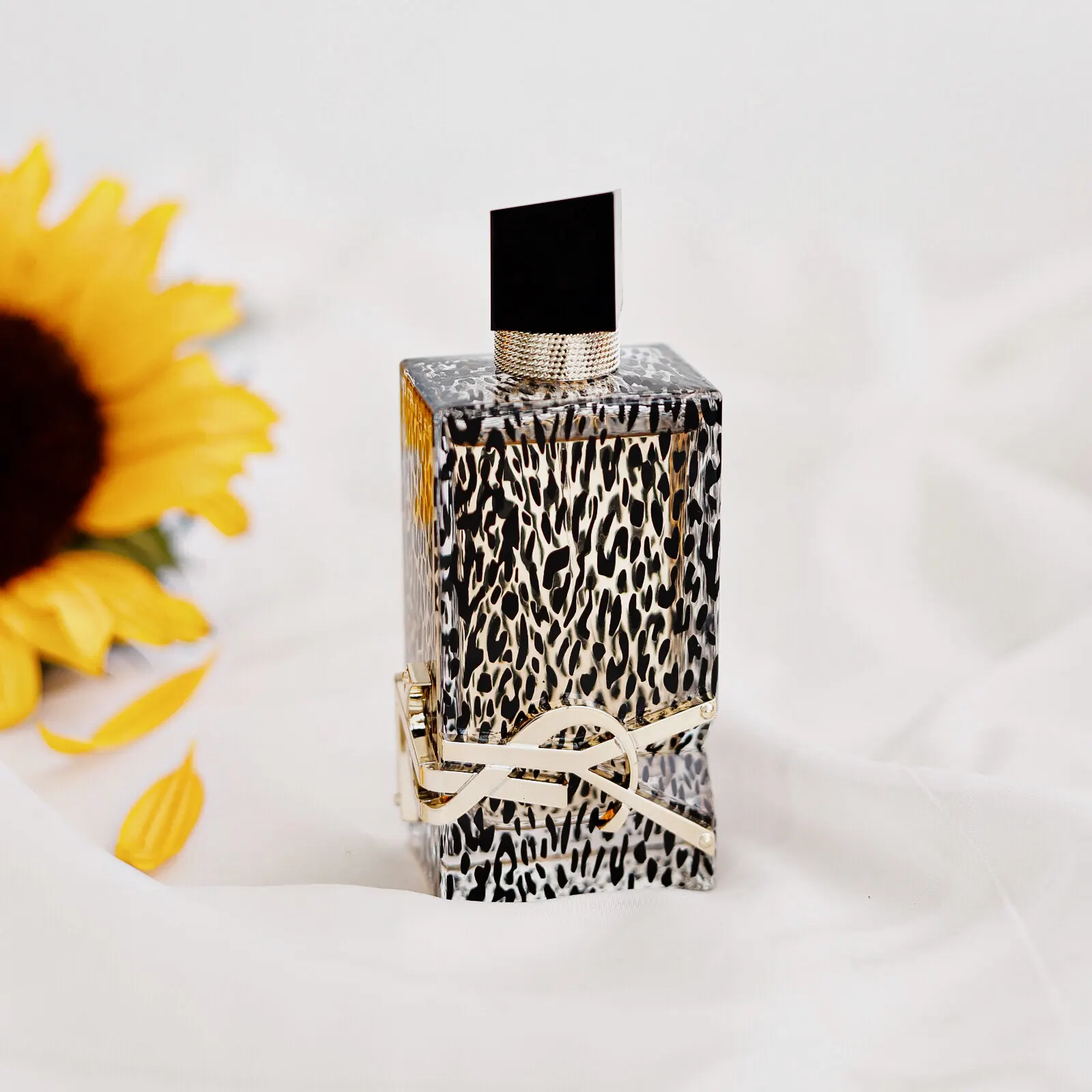 عطر-ایو-سن-لورن-لیبره-درس-می-وایلد-Libre.webp عطر ایو سن لورن لیبره درس می وایلد Libre - Image 1